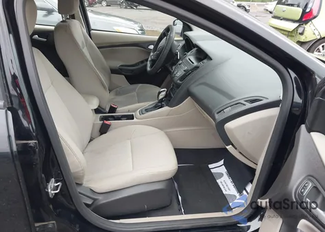 2016 Ford Focus Se z USA, uszkodzony, nr VIN 1FADP3K27GL357168